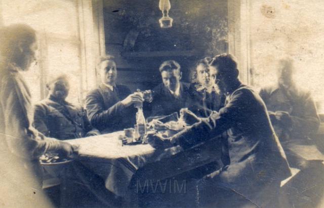 KKE 2036.jpg - Męskie spotkanie. Od lewej: drugi Bernard Zwierko, lata 30 XX wieku.